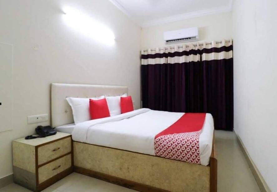 אמריצר Hotel Anand מראה חיצוני תמונה