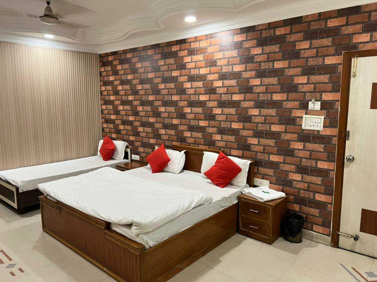 אמריצר Hotel Anand מראה חיצוני תמונה