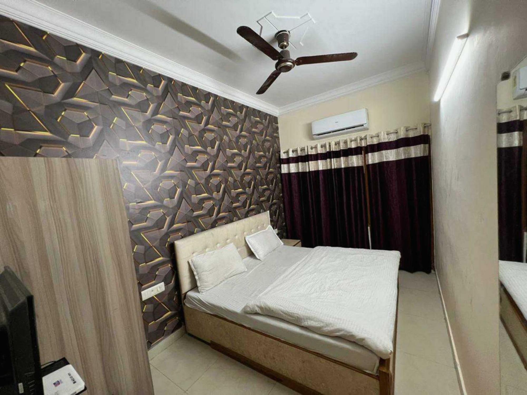 אמריצר Hotel Anand מראה חיצוני תמונה