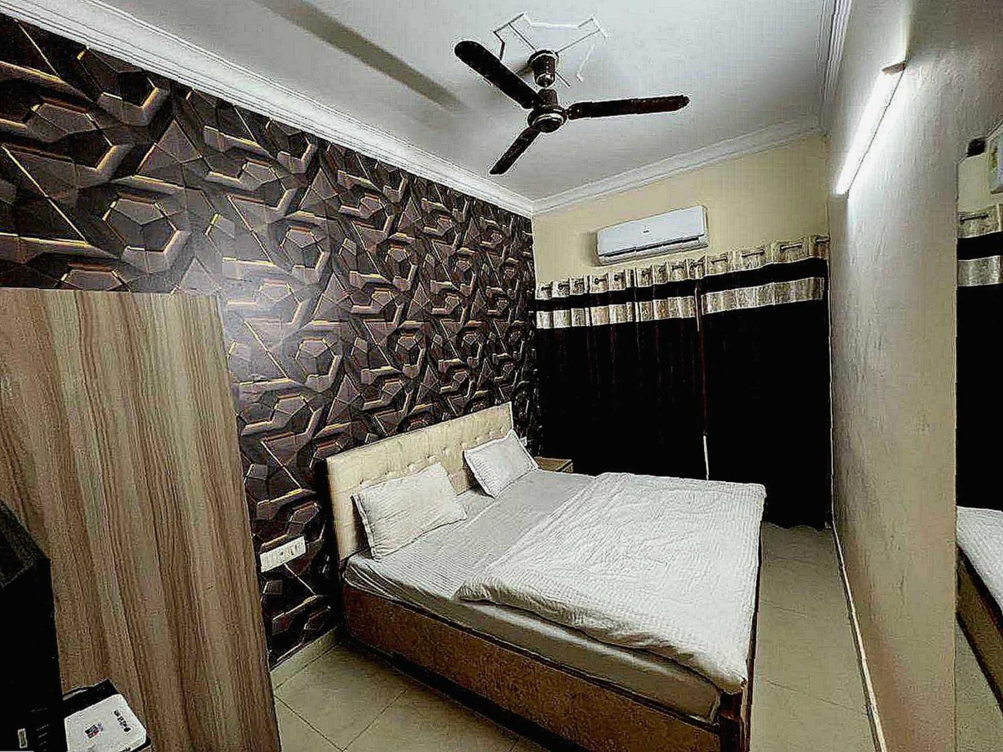 אמריצר Hotel Anand מראה חיצוני תמונה