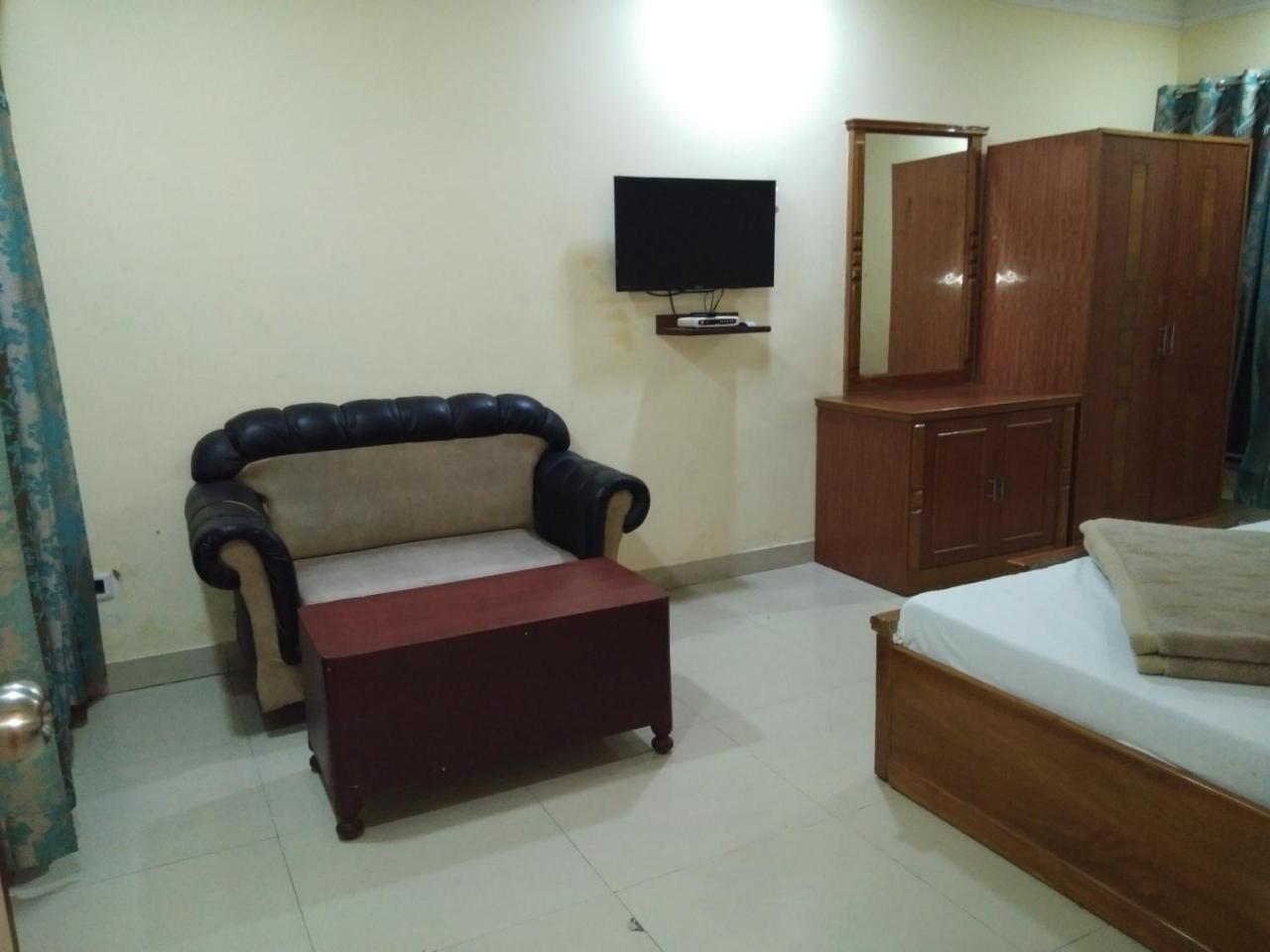 אמריצר Hotel Anand מראה חיצוני תמונה