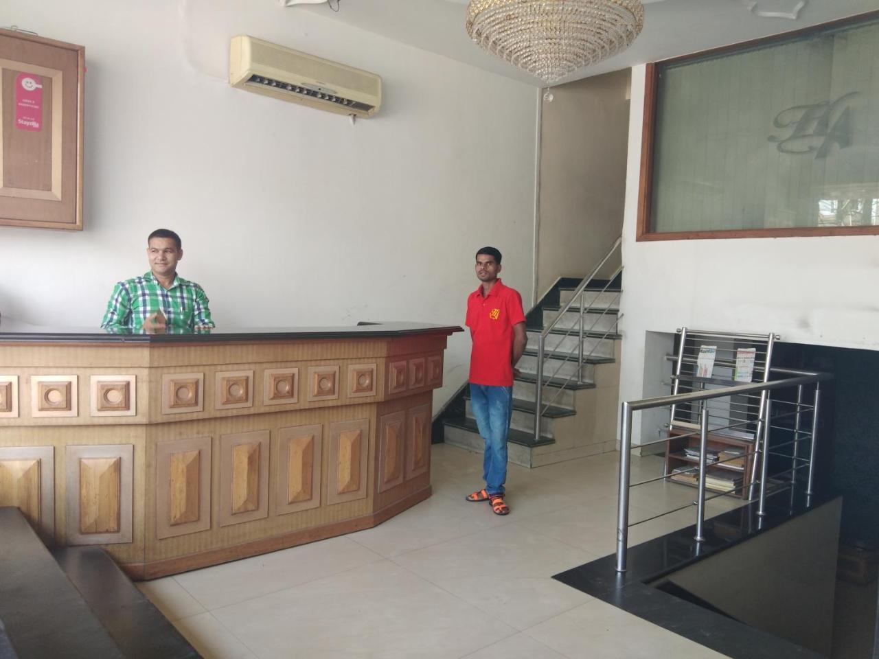 אמריצר Hotel Anand מראה חיצוני תמונה