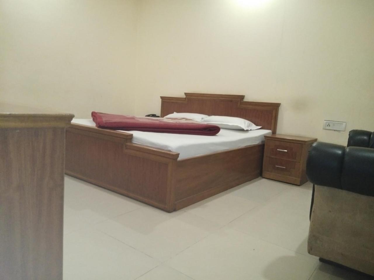 אמריצר Hotel Anand מראה חיצוני תמונה
