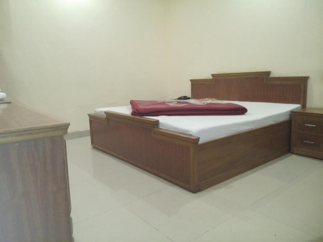 אמריצר Hotel Anand מראה חיצוני תמונה